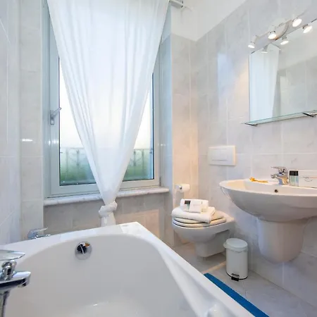 Appartement Savoia Dalila 0-10 *